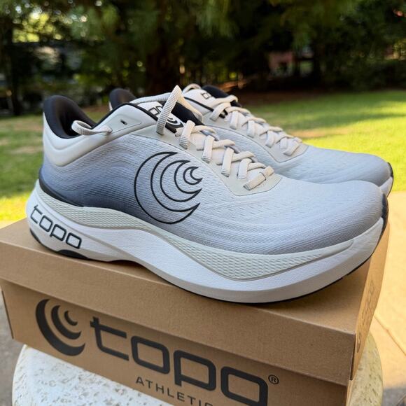 NWT Topo Athletic Aura Running Shoes White Gray Size 9.5 main image 4